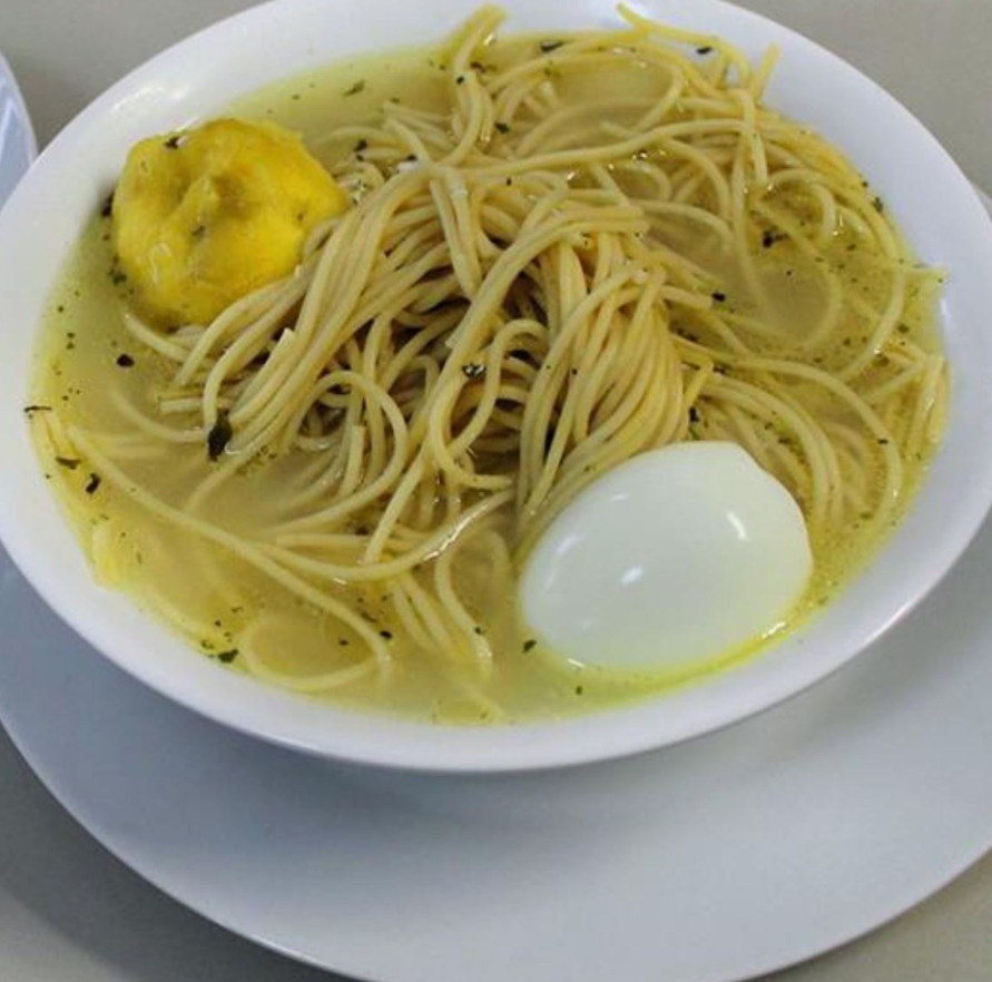 Caldo con huevo