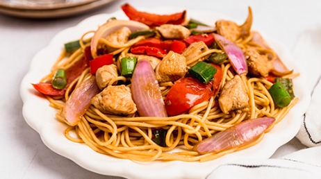 Tallarín Saltado